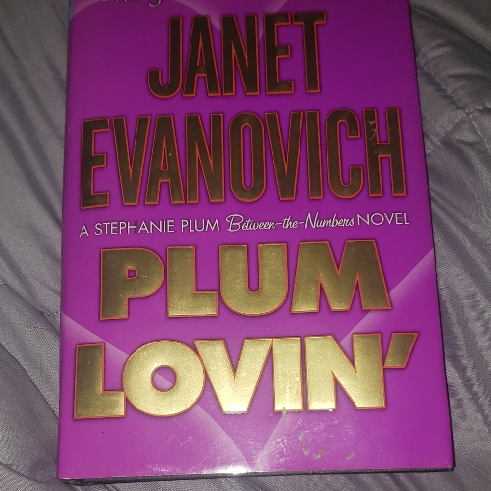 'Plum Lovin'' Novel - Janet Evanovich -A Stephanie Plin Novel